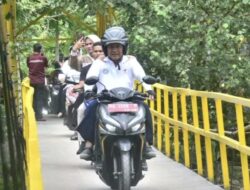 Bupati Padang Pariaman Naik Motor Resmikan Jembatan Di Tengah Efisiensi Anggaran