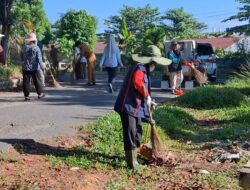 DLH dan Dispora Bersihkan Stadion Binaraga, Warga: Kini Lebih Nyaman untuk Berolahraga