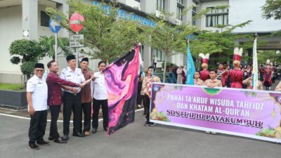 Wawako Elzadaswarman Melepas Pawai Ta’aruf SDIT IPHI, 131 Siswa mengikuti Wisuda Tahwiz dan Khatam Al-Qur’an