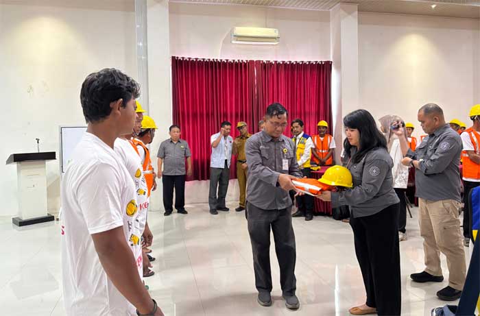 Kepala Dinas PUPR Kapuas Resmikan Fasilitasi Sertifikasi TKK Tahap I