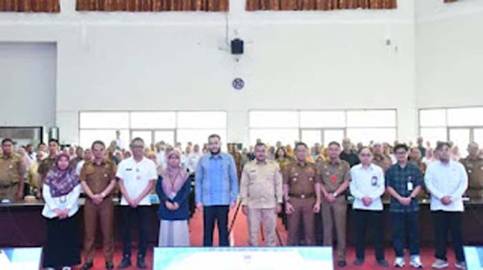 Wali Kota Padang, Fadly Amran bersama dengan perwakilan pejabat pusat.
