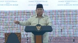 Presiden Prabowo Subianto dalam acara penyerahan uang hasil rampasan Satgas Penertiban Kawasan Hutan (PKH) senilai Rp10,2 triliun di Kejaksaan Agung, Jakarta, Rabu (13/5/2026).