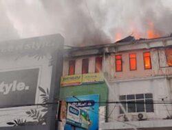 Kebakaran Besar Landa Bukittinggi, Puluhan Ruko dan Kios di Jalan Sutan Syahrir Hangus