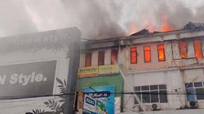 Kebakaran Hebat Hanguskan Puluhan Ruko dan Kios di Bukittinggi.
