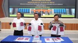 Polda Riau menetapkan perusahaan besar kelapa sawit sebagai tersangka.