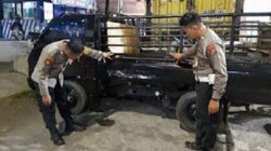 Polisi mengamankan mobil pikap yang terlibat kecelakaan menewaskan pasutri.