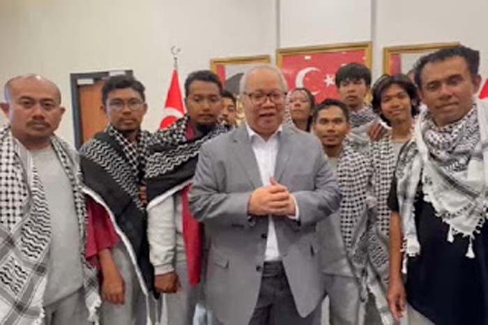 Sembilan WNI rombongan Global Sumud Flotilla yang sempat diculik Israel tiba di Jakarta.