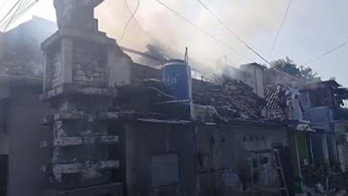 Rumah milik Heri Purwanto warga Desa Jatilangkung terbakar.
