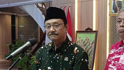 Menteri Sosial Saifullah Yusuf (Gus Ipul) jelaskan viral pengadaan sepatu Sekolah Rakyat tembus Rp700.000 per pasang.