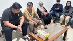 Gubernur Kaltara, Zainal A Paliwang saat menjenguk mahasiswi korban penyekapan dan pemerkosaan.
