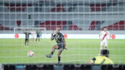 Aksi David Da Silva di laga Malut United vs Persis Solo.