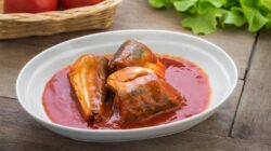 Sarden kalengan sering mendapat cap sebagai makanan tidak sehat karena dianggap termasuk ultra-processed food (UPF). Benarkah demikian?