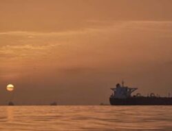 Iran Keluarkan Peringatan Keras untuk Kapal Perang Asing di Selat Hormuz