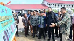 Wali Kota Padang, Fadly Amran, meresmikan pembangunan fasilitas toilet baru di enam sekolah.