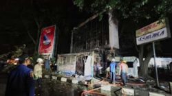 Kerusakan imbas aksi anarkis di Tamansari Bandung.