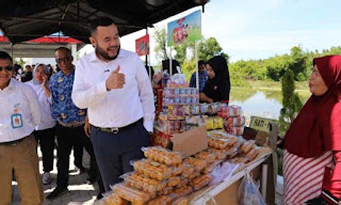 Wali Kota Padang Fadly Amran tinjau Pasar Murah jelang Idul Adha.