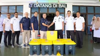 Pemko Pariaman Terima Bantuan 9 Tong Sampah Terpilah dari PT Semen Padang