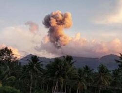 Gunung Dukono Erupsi, Kolom Abu Capai 1.600 Meter di Atas Puncak
