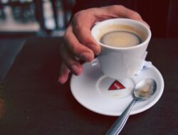 Studi Ungkap Minum Kopi 2–3 Cangkir Sehari Terkait Kesehatan Mental Lebih Baik