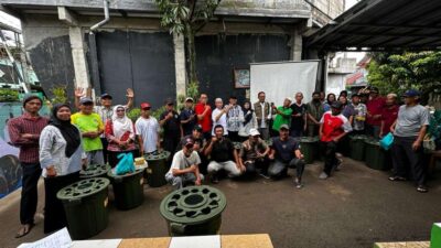 Hadapi Kenaikan Harga Pangan, UPER Berdayakan Warga Depok lewat Budikdamber