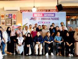 Gelar media Gathering Ketiga, JNE Gandeng Pusat Oleh-oleh Ummi Aufa Hakim Sebagai Pembicara