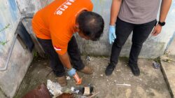Diduga sandal pelaku tertinggal di belakang kantor PWI Solok Selatan. Sudirman R