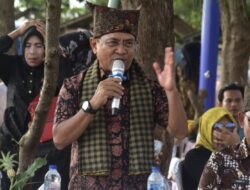 Bupati Padang Pariaman Berikan Apresiasi Lomba Pagelaran Baju Kuruang Basiba