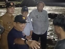 Bupati Padang Pariaman Turun Tengah Malam di Anduriang, Bangun Jembatan Darurat Tak Boleh Ada Korban Jiwa!
