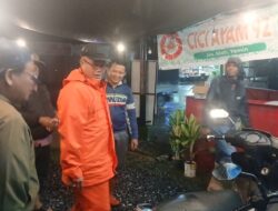 Sekda Rida Ananda Pimpin Penanganan Banjir Payakumbuh Hingga Dini Hari