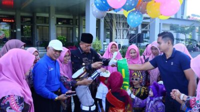 Lepas Pawai Ta’aruf AKSIORA, Wawako Elzadaswarman Tekankan Pendidikan Karakter Anak