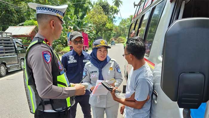 Jasa Raharja dan Polisi Sosialisasi Keselamatan Berkendara di Tiku
