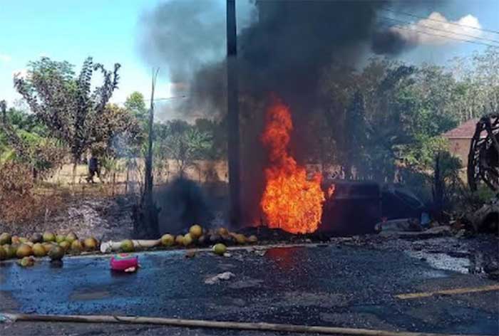 Bus ALS tabrakan dengan truk tangki, 16 orang tewas