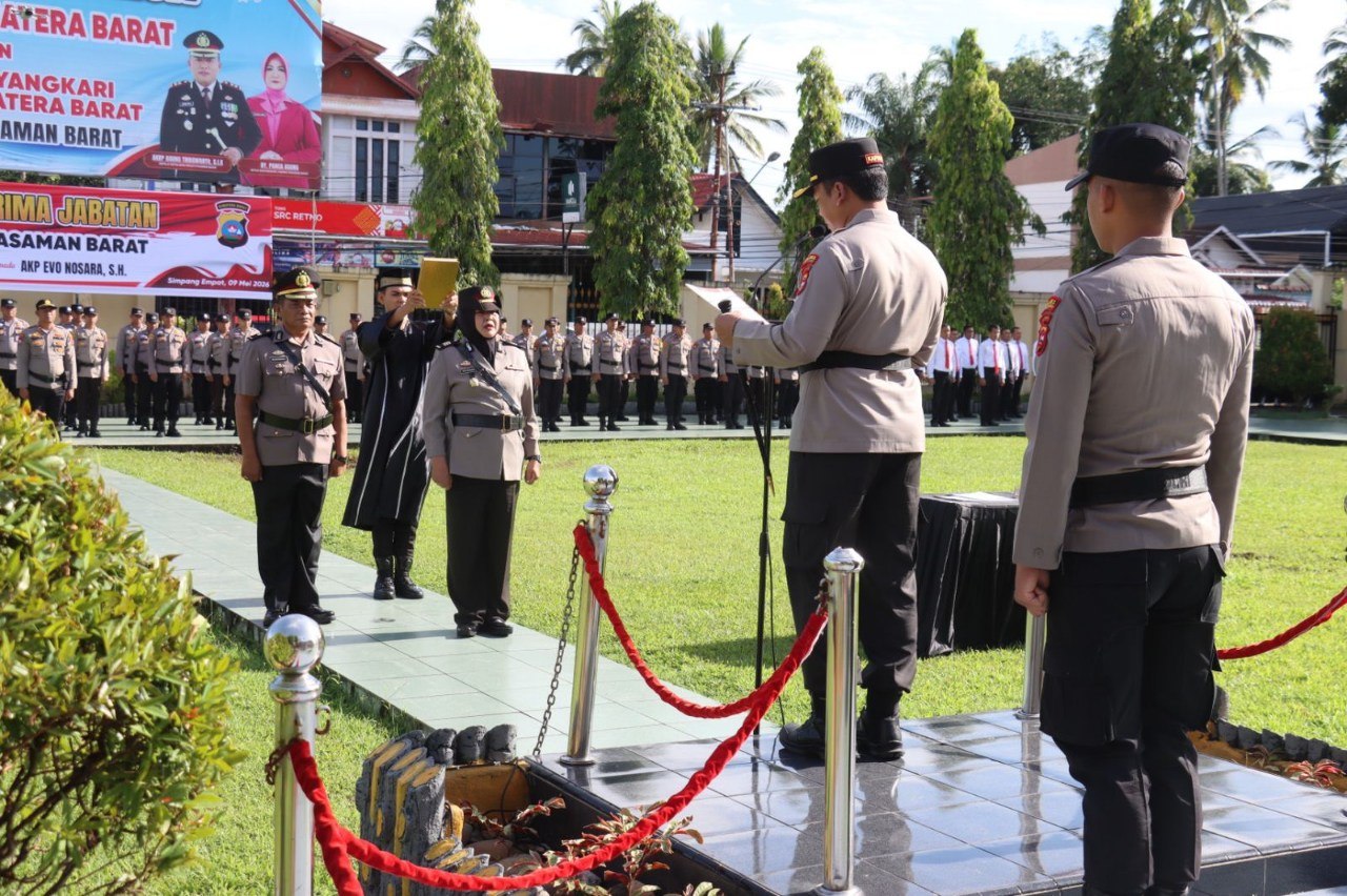 Pimpin Sertijab Kabag Ren, Kapolres Pasbar AKBP Agung Tribawanto Tekankan Pentingnya Soliditas