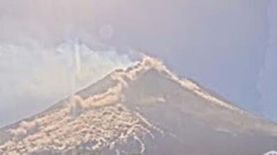 Gunung Merapi meletus.