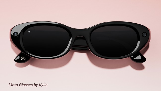 Meta Glasses hadir dalam tiga model: Meta Adventurer, Meta Fury, dan Meta Glasses by Kylie yang dirancang bersama Kylie Jenner.