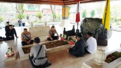 Kapolri Jenderal Listyo Sigit Prabowo melanjutkan ziarah ke makam Presiden ke-1 RI Sukarno (Bung Karno) di Kota Blitar, Sabtu (20/6/2026).
