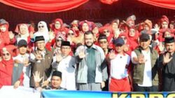 Wali Kota Padang, Fadly Amran, foto bersama.