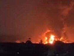Kebakaran Hebat Landa Pabrik Sandal di Tanah Tinggi Kota Tangerang, Api Masih Sulit Dipadamkan