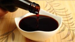 Bukan gula, justru kandungan natrium atau garam yang berbahaya di kecap manis.