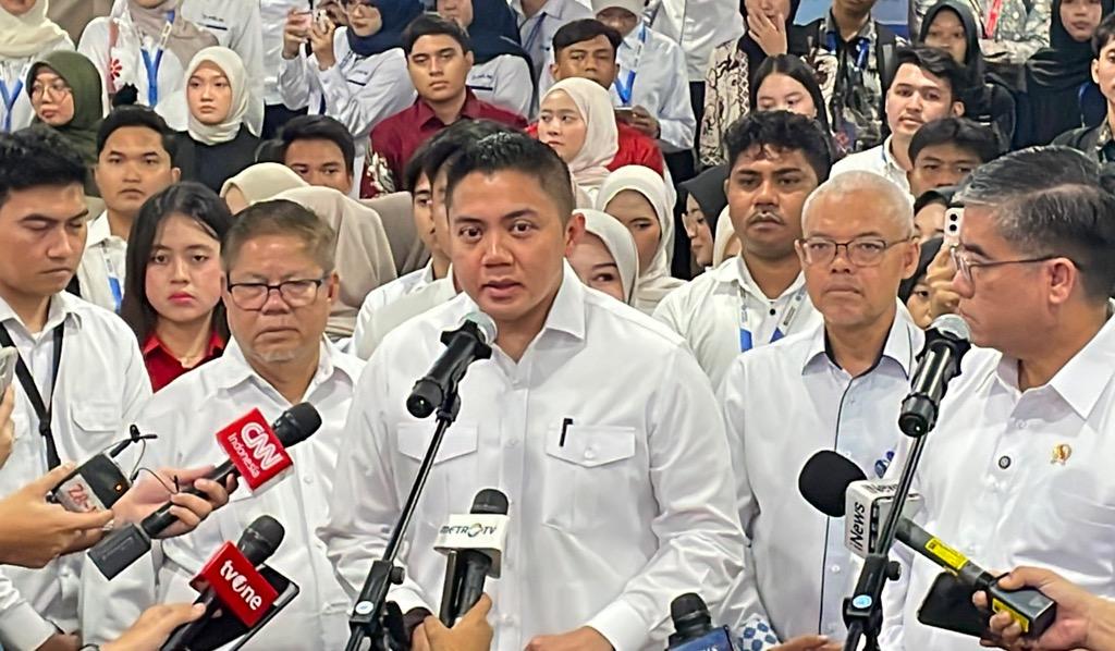 Seskab Teddy mengungkapkan 30 persen peserta magang nasional 2025 langsung diterima kerja.