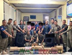 Satgas Trantib Pessel Amankan Puluhan Botol Miras dari Toko di Pasar Surantih