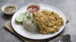 Telur dadar campur tepung konon bisa kurangi gizinya.