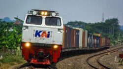 Kereta Logistik.