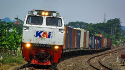 Kereta Logistik.