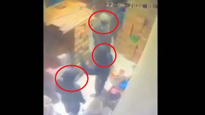 Perampokan di toko sembako di Kecamatan Mandiraja terekam CCTV.