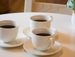 Bolehkah Ibu Menyusui Minum Kopi? Ini Penjelasan dan Batas Aman Kafein
