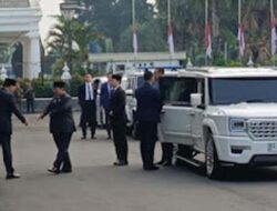 Prabowo Subianto Tinjau Persemayaman Jenazah Ryamizard Ryacudu di Kemhan