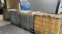 Barang bukti biosolar yang ditimbun para pelaku.