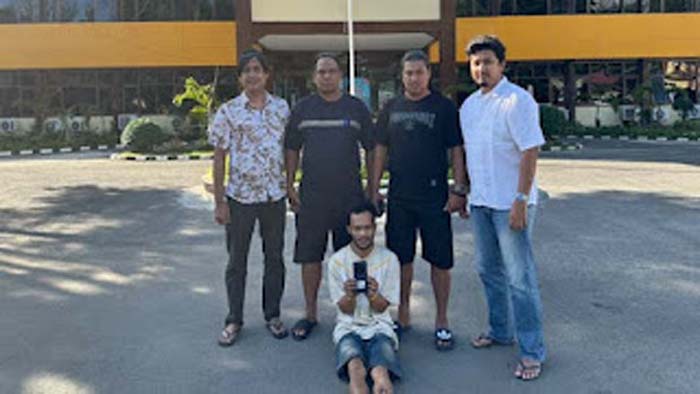 Tim Klewang menangkap pelaku pencurian HP milik garin Masjid Raya Pasar.
