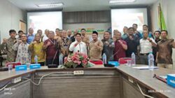 Foto bersama peserta Musprov bersama Ketum KONI Sumbar.